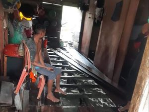 Permukiman Warga Suku Laut di Riau Rusak Dihantam Gelombang 4 Meter