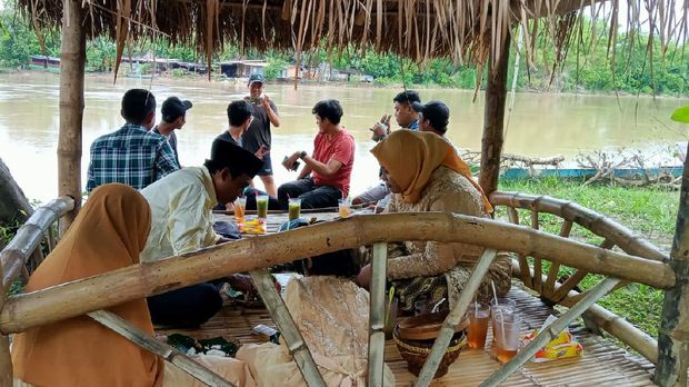 sensasi kuliner di pinggir bengawan solo lamongan