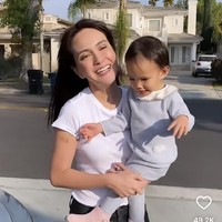 Melalui akun Instagram pribadinya Shandy Aulia terlihat membagikan foto-fotonya bersama sang anak selama berlibur di Amerika Serikat. Raut wajah bahagia pun tampak jelas terlihat di wajah Shandy Aulia dan sang anak. Foto: Instagram/@shandyaulia