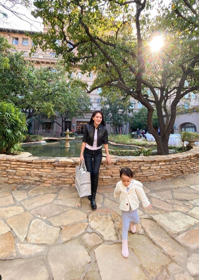 Tak sedikit netizen yang mempertanyakan keberadaan David Herbowo. Pasalnya biasanya Shandy dan keluarga kecilnya itu selalu menghabiskan waktu bersama. Foto: Instagram/@shandyaulia