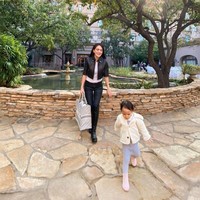 Tak sedikit netizen yang mempertanyakan keberadaan David Herbowo. Pasalnya biasanya Shandy dan keluarga kecilnya itu selalu menghabiskan waktu bersama. Foto: Instagram/@shandyaulia