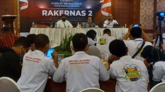 SMSI Antisipasi Hoax saat Libur Nataru Serikat Media Siber Indonesia (SMSI) gelar Rakernas di Jakarta. Mereka membangun persepsi untuk mengantisipasi beredarnya hoax menghadapi Libur Nataru 2021/2022.