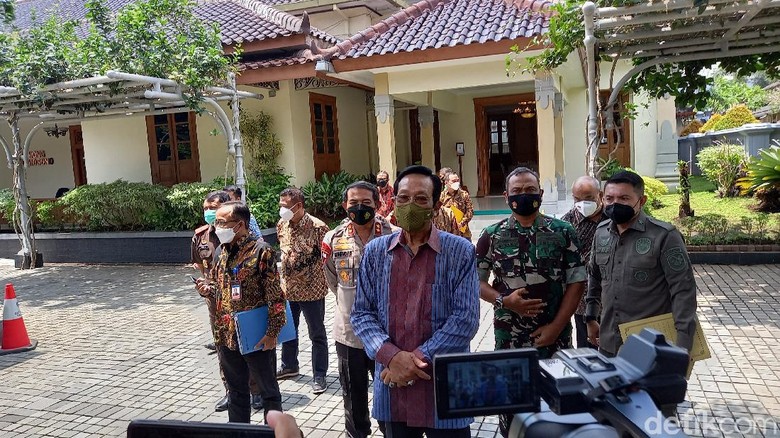 Sultan di Kompleks Kepatihan, Kantor Gubernur DIY, Kemantren Danurejan, Yogyakarta, Kamis (9/12/2021).