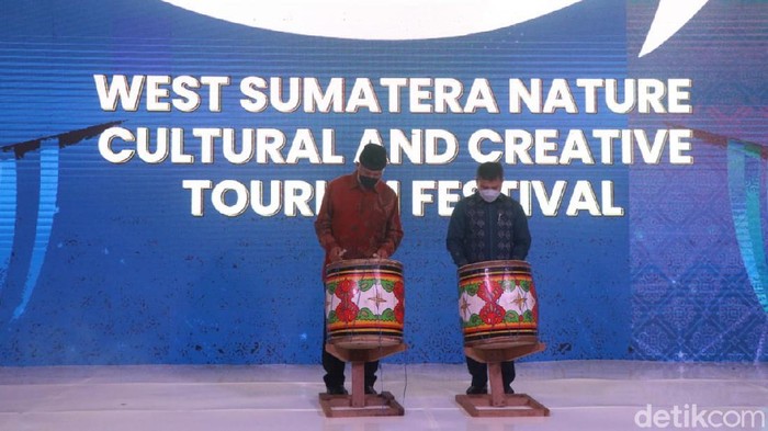 Acara West Sumatera Nature, Culture and Creative Tourism Festival (WELCOME) di aula Anggun Nan Tongga Kantor Perwakilan Bank Indonesia Sumbar, Kamis (9/12/2021) siang.