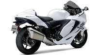 Mengenai fiturnya, Suzuki mengusung sejumlah teknologi yang disematkan pada Hayabusa terbaru. Seperti hadirnya layar TFT untuk kluster instrumen, 10 mode kontrol traksi, ABS, tiga pilihan mode berkendara, cruise control, hill-hold control, hingga inertial measurement unit (IMU) enam sumbu. Foto: Dok. Suzuki