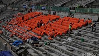 Sementara itu, saat ini pembangunan JIS berfokus pada pemasangan bangku penonton.