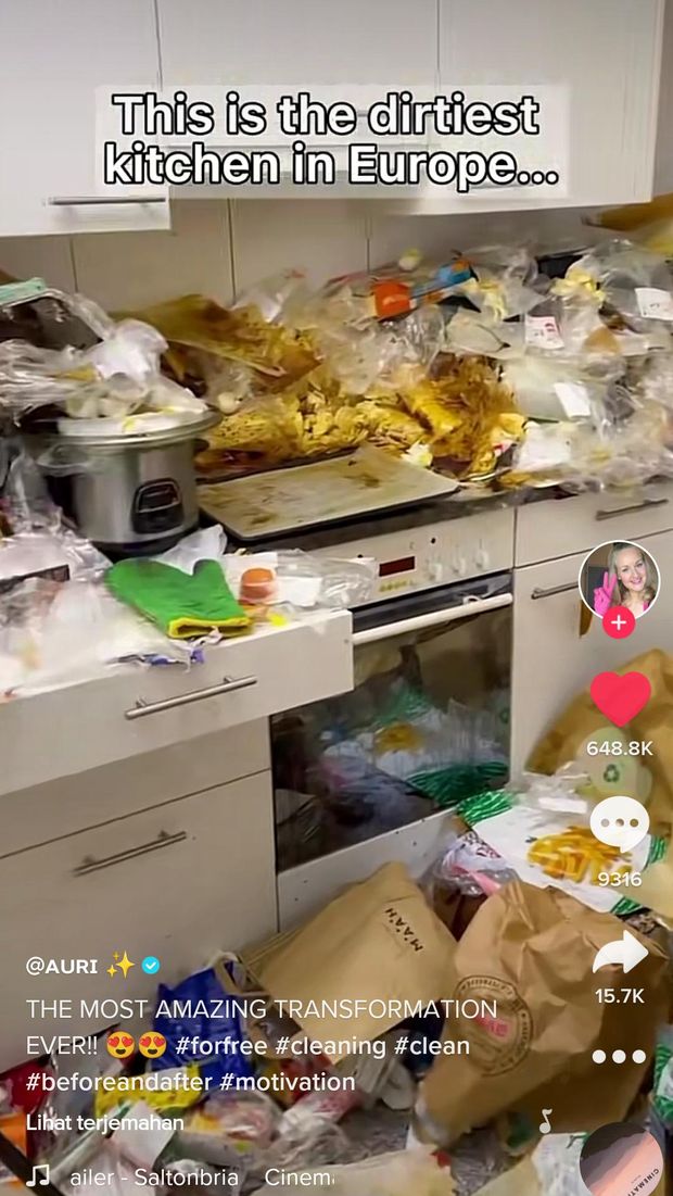 Wanita Cantik Ini Hobi Bersihkan Dapur Kotor, Netizen Beri Pujian