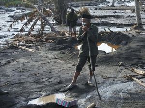 Korban Erupsi Semeru Menanti Keluarga yang Tidak Kembali
