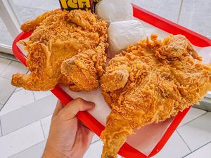 Ayam Goreng Utuh Lagi Tren, Ada Versi Tradisional dan Korea!