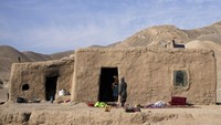Potret rumah warga miskin di Provinsi Herat, Afghanistan yang masih terbuat dari tanah liat. Jarak yang jauh dari Ibu Kota Kabul membuat provinsi ini relatif tidak tersentuh langsung oleh pengaruh Taliban.