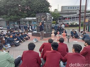 Mahasiswa Gelar Aksi di Tugu 12 Mei, Tuntut Pemerintah Selesaikan Kasus HAM