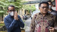 Penetapan status tersangka dilakukan setelah polisi mengumpulkan bukti-bukti dari laporan korban berinisial C da F. Selain itu, ada pengakuan dari mahasiswi berinisial D yang juga diduga sebagai korban pelecehan.