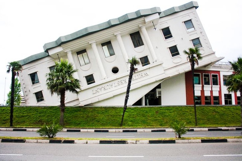 fotoinet gedung unik anjing hingga naga