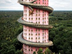 Imajinasi Arsitek Ciptakan Gedung Bentuk Anjing Hingga Naga