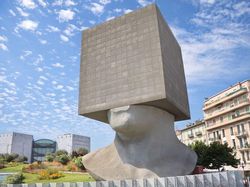 Imajinasi Arsitek Ciptakan Gedung Bentuk Anjing Hingga Naga