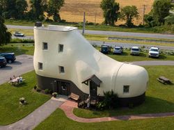 Imajinasi Arsitek Ciptakan Gedung Bentuk Anjing Hingga Naga