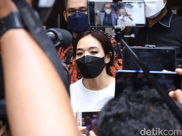 5 Potret Gisel yang Diperiksa Lagi Kasus Video Syur
