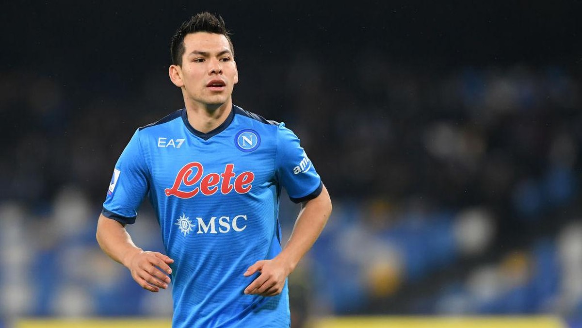 Hirving Lozano hilang gigi usai tabrakan dengan pemain Leicester City (Foto: Getty Images/Francesco Pecoraro)