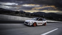 Honda Civic EF atau dikenal dengan Civic Nouva tampil lebih fresh. Mobil lansiran tahun 1988 itu makin ganteng berkat body kit buatan Project J dan velg lansiran DNZ Wheels. Foto:West Coast Custom