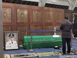 Jabar Hari Ini: Mang Oded Wafat-Derita Korban Pemerkosaan Herry Wirawan