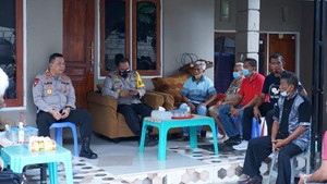 Kapolda NTT Datangi Rumah Korban Pembunuhan Wanita-Bayi Terbungkus Plastik