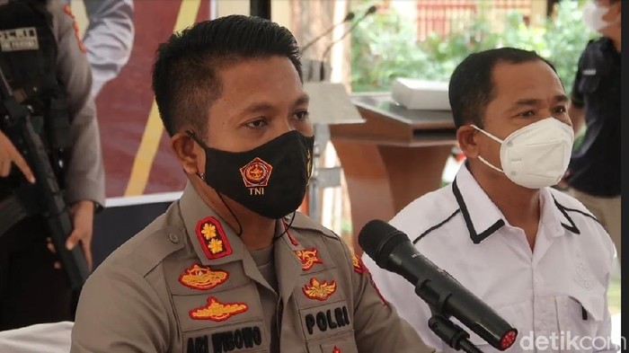 Kapolres Pemalang AKBP Ari Wibowo saat jumpa pers di kantornya, Jumat (10/12/2021).