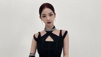 Karina aespa kerap dibanding-bandingkan dengan karakter game. Foto: dok Instagram @aespa_official.