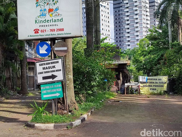 Kawasan Bona Indah, tempat mobil Isyana PSI terperosok. Foto diambil pada 10 Desember 2021. (Nahda Rizki Utami/detikcom)