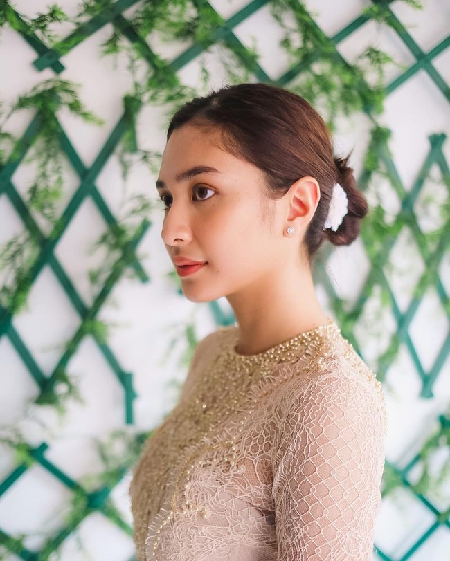 Begini detail busana lulusan International Graduate Program di Harvard Business School yang membuatnya semakin menawan.Foto: Instagram