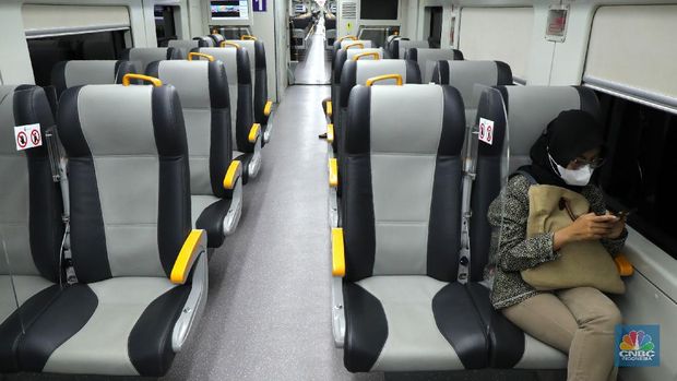 Kereta Railink (CNBC Indonesia/Tri Susilo)