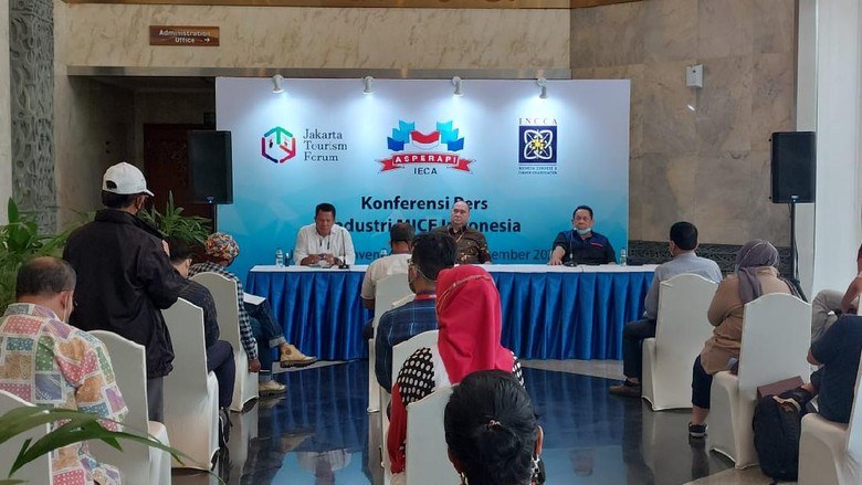Konferensi Pers Industri Pariwisata Indonesia Konferensi Pers Industri Pariwisata Indonesia yang diselenggarakan oleh Jakarta Tourism Forum (JTF) dan Indonesia Congress & Convention Association (INCCA) di Jakarta Convention Center (JCC), Jumat siang (10/12/2021)