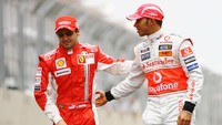 Pada F1 2008, Hamilton kembali bertarung meraih gelar juara dunia, kali ini dengan Felipe Massa. Sebelum seri pamungkas di GP Brasil, Hamilton memiliki 94 poin dan Massa baru mengumpulkan 87 poin, tapi Massa punya keuntungan tampil di kandang sendiri. Foto: Getty Images/Clive Mason