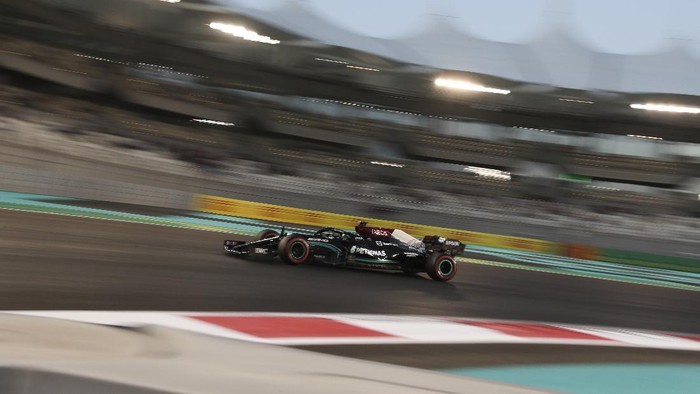 Mercedes driver Lewis Hamilton of Britain in action during practice for the Formula One Abu Dhabi Grand Prix in Abu Dhabi, United Arab Emirates, Friday, Dec. 10, 2021. (AP Photo/Kamran Jebreil i