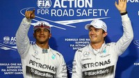 Hamilton baru kembali bersaing merebut gelar juara dunia hingga seri terakhir pada F1 2014, saat sudah pindah ke Mercedes. Jelang balapan penutup di GP Abu Dhabi, ia mengumpulkan 334 poin, unggul 17 poin dari rekan setimnya, Nico Rosberg. Foto: Getty Images/Mark Thompson