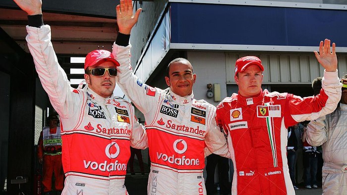 NORTHAMPTON, UNITED KINGDOM - JULY 07:  Lewis Hamilton (C) of Great Britain and McLaren Mercedes celebrates with second placed Kimi Raikkonen (R) of Finland and Ferrari and third placed Fernando Alonso (L)of Spain and McLaren Mercedes after taking pole position in qualifying for the British Formula One Grand Prix at Silverstone on July 7, 2007 in Northampton, England.  (Photo by Paul Gilham/Getty Images)