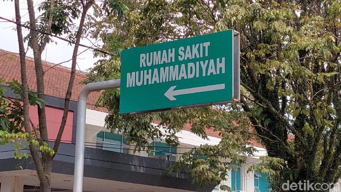 Wali Kota Bandung Oded M Danial meninggal dunia saat akan melaksanakan salat Jumat di Masjid Mujahidin, Kota Bandung. Oded sempat diboyong ke Rumah Sakit Muhammadiyah, Jalan Banteng, Kota Bandung.