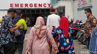 Oded tiba di Rumah Sakit Muhammadiyah sekitar pukul 11.45 WIB dengan ambulans.  