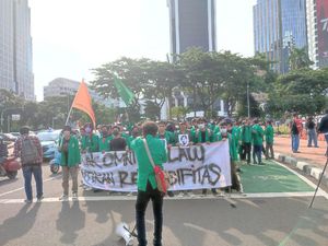 Demo Mahasiswa di Patung Kuda Sempat Diwarnai Kericuhan!