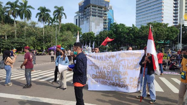 Massa demo di Patung Kuda tersebar di 3 titik, Jumat (10/12/2021)
