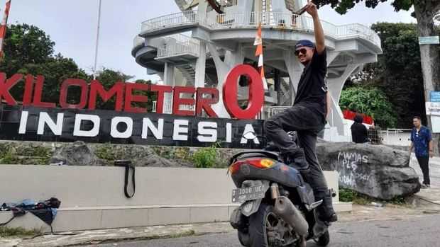 Mengaspal dari Bandung menuju nol kilometer Indonesia