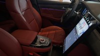 Selama perjalanan, pengemudi juga didukung layar 12,3 inci LCD Smart Instrument Panel full digital. Foto: Dok. DFSK