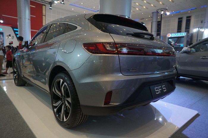 Mobil listrik Seres SF5 Mobil listrik Seres SF5