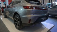 Mobil ini dilengkapi sistem penggerak 4x4 dengan kemampuan motor listrik SEP200AC, yang bisa menghasilkan tenaga 255 kW di depan dan HW150 dengan power 150 kW di Belakang. Foto: Dok. DFSK