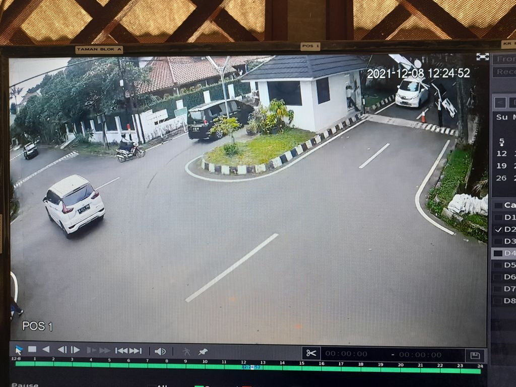 Mobil yang dikendarai sopir Isyana PSI dan rekaman CCTV di hari insiden terperosoknya mobil ke sumur resapan di Bona Indah, Jaksel. (Dok Arnold Mamesah)
