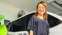 Saat ini, Mpok Alpa sudah mempunyai rumah pribadi dan juga kendaraan yang nyaman untuk dia tumpangi. Foto: dok. Instagram Mpok Alpa