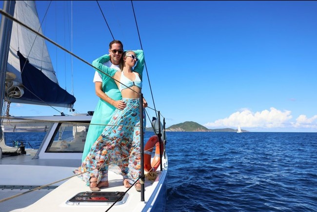 Paris Hilton menikah dengan Carter Reum pada 11-11-2021 di Los Angeles, AS. Pernikahan digelar selama tiga hari mulai dari upacara pemberkatan, resepsi makan malam hingga karnaval. Foto: Instagram/@parishilton