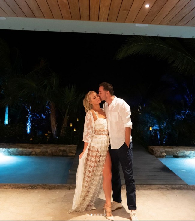 Dari Bora-Bora, dua seioli ini melanjutkan perjalanan mereka ke Kepulauan Karibia. Foto: Instagram/@parishilton