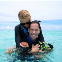 Dalam podcast berjudul ‘This Is Paris’, sosialita 40 tahun ini mengatakan bahwa dia dan suaminya sudah bekerja sangat keras sehingga berhak menikmati liburan panjang. Foto: Instagram/@parishilton