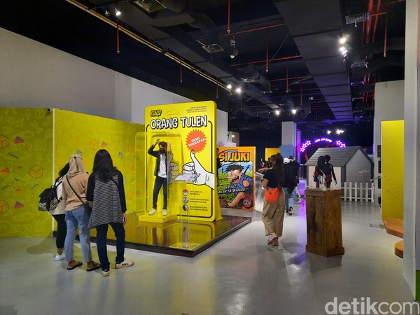 Ketua Asosiasi IP Kreatif Indonesia Erlan Arisandi Prabowo menjelaskan penyelenggaraan Popart Jakarta ini bekerja sama dengan Dinas Pariwisata dan Ekonomi Kreatif (Disparekraf) DKI Jakarta. Tujuannya adalah untuk mempublikasikan pada masyarakat umum bahwa karya intelektual anak bangsa juga tak kalah keren dengan buatan asing. (Putu Intan/detikcom) Ketua Asosiasi IP Kreatif Indonesia Erlan Arisandi Prabowo menjelaskan penyelenggaraan Popart Jakarta ini bekerja sama dengan Dinas Pariwisata dan Ekonomi Kreatif (Disparekraf) DKI Jakarta. Tujuannya adalah untuk mempublikasikan pada masyarakat umum bahwa karya intelektual anak bangsa juga tak kalah keren dengan buatan asing. (Putu Intan/detikcom)