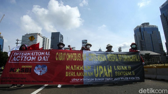 Potret Peringatan Hari HAM Internasional di Jakarta Sejumlah massa dari Buruh dan Mahasiswa menggelar aksi untuk memperingati hari HAM Internasional di Kawasan Patung Kuda, Jakarta, Jumat (10/12/2021).